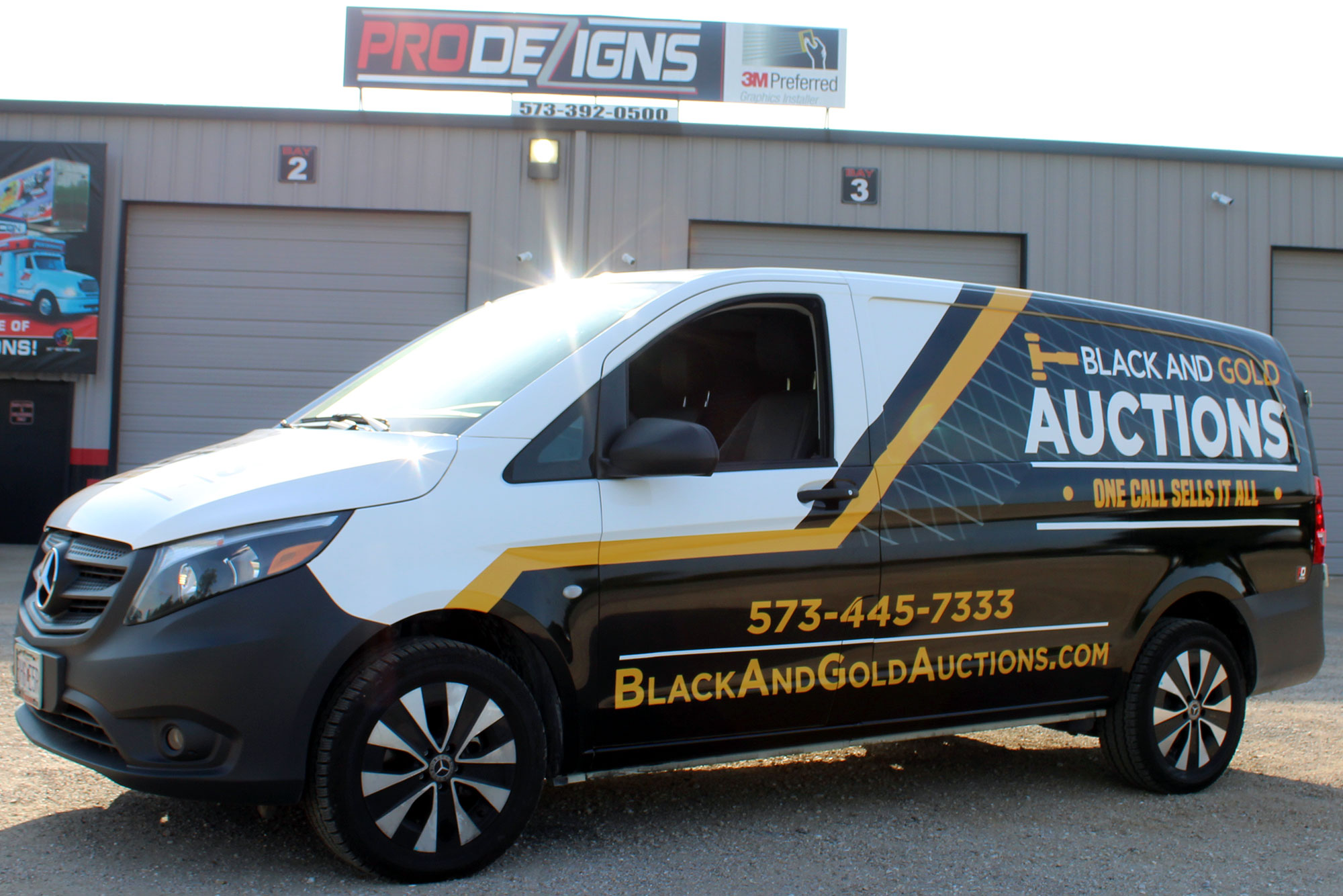 Black And Gold Auctions Pro Dezigns Columbia Missouri